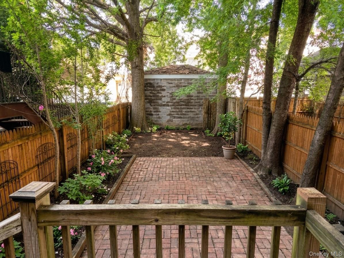 8520 90th Street Property Photo 13