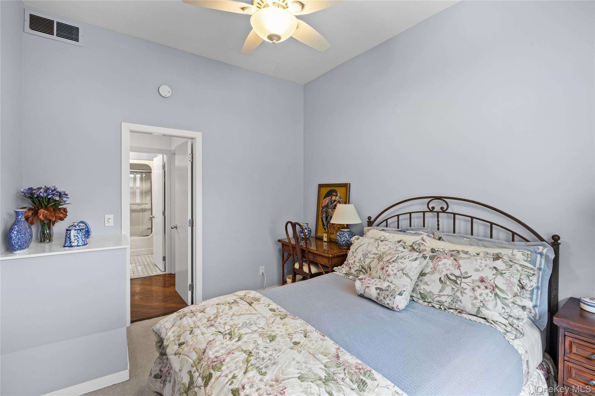 400 Noyack Road E2 Property Photo 12
