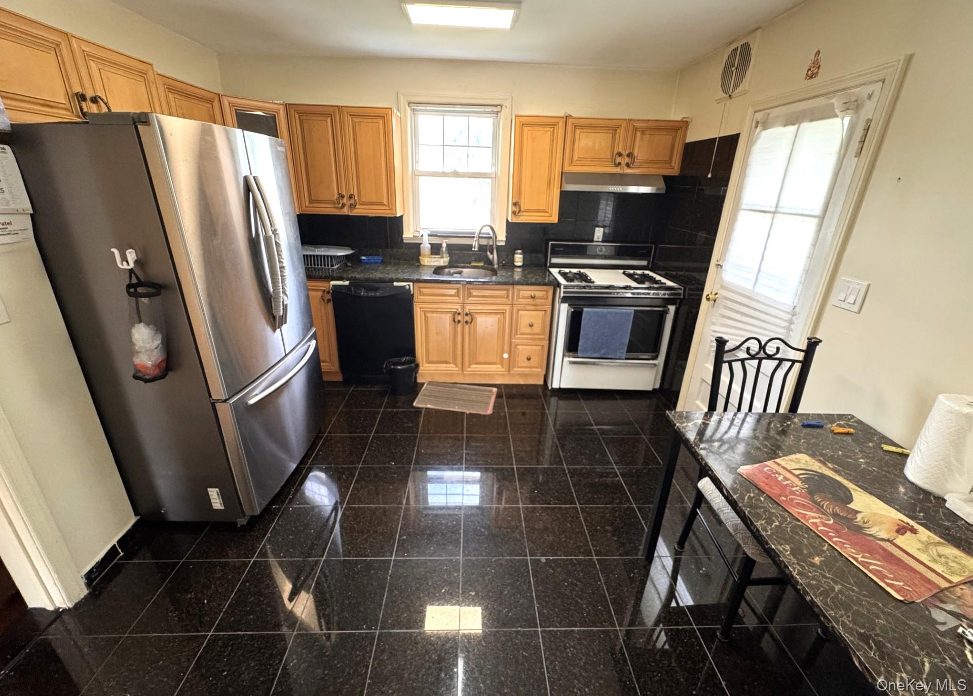 55 Canfield Avenue Property Photo 6