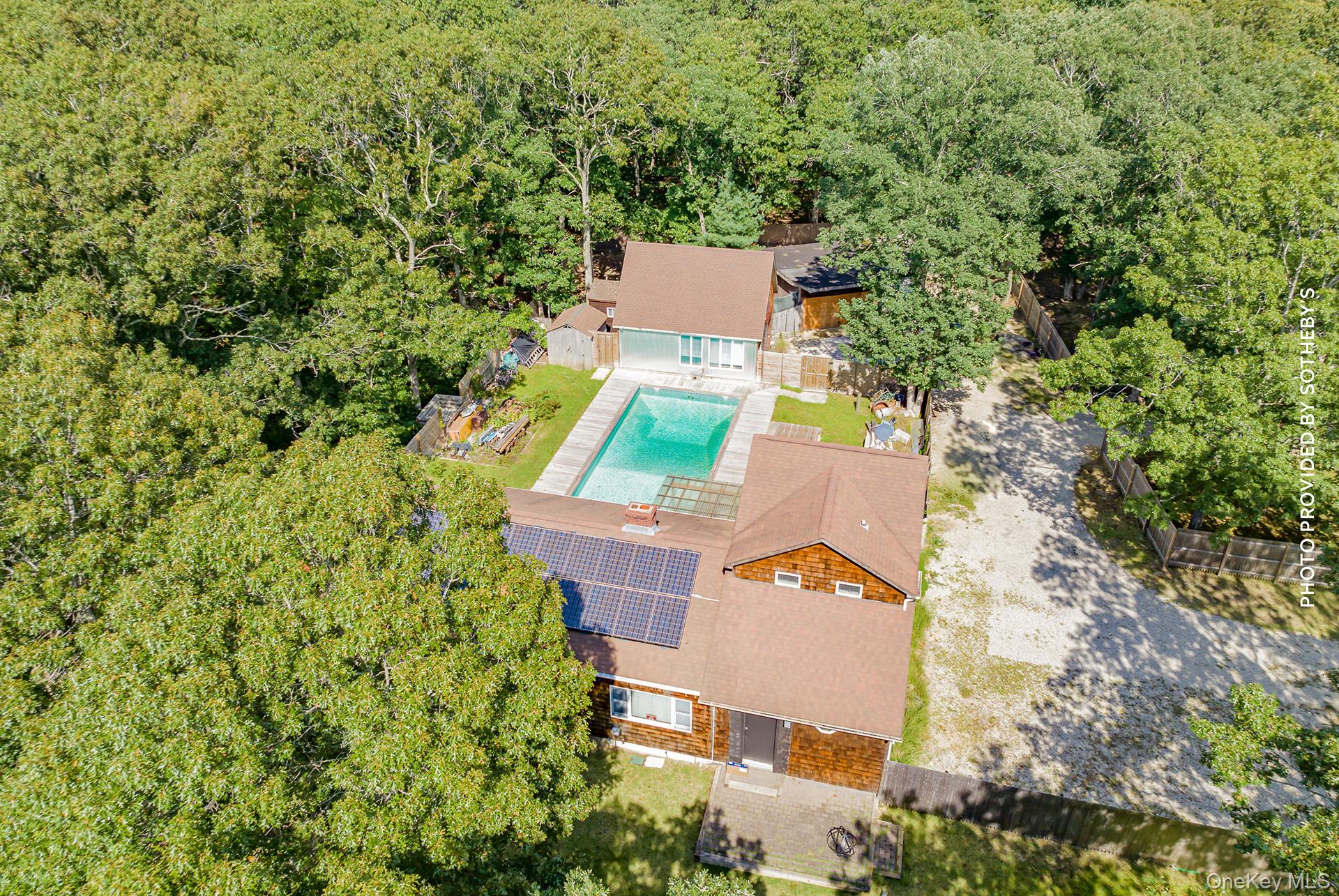 125 Neck Path Property Photo 4