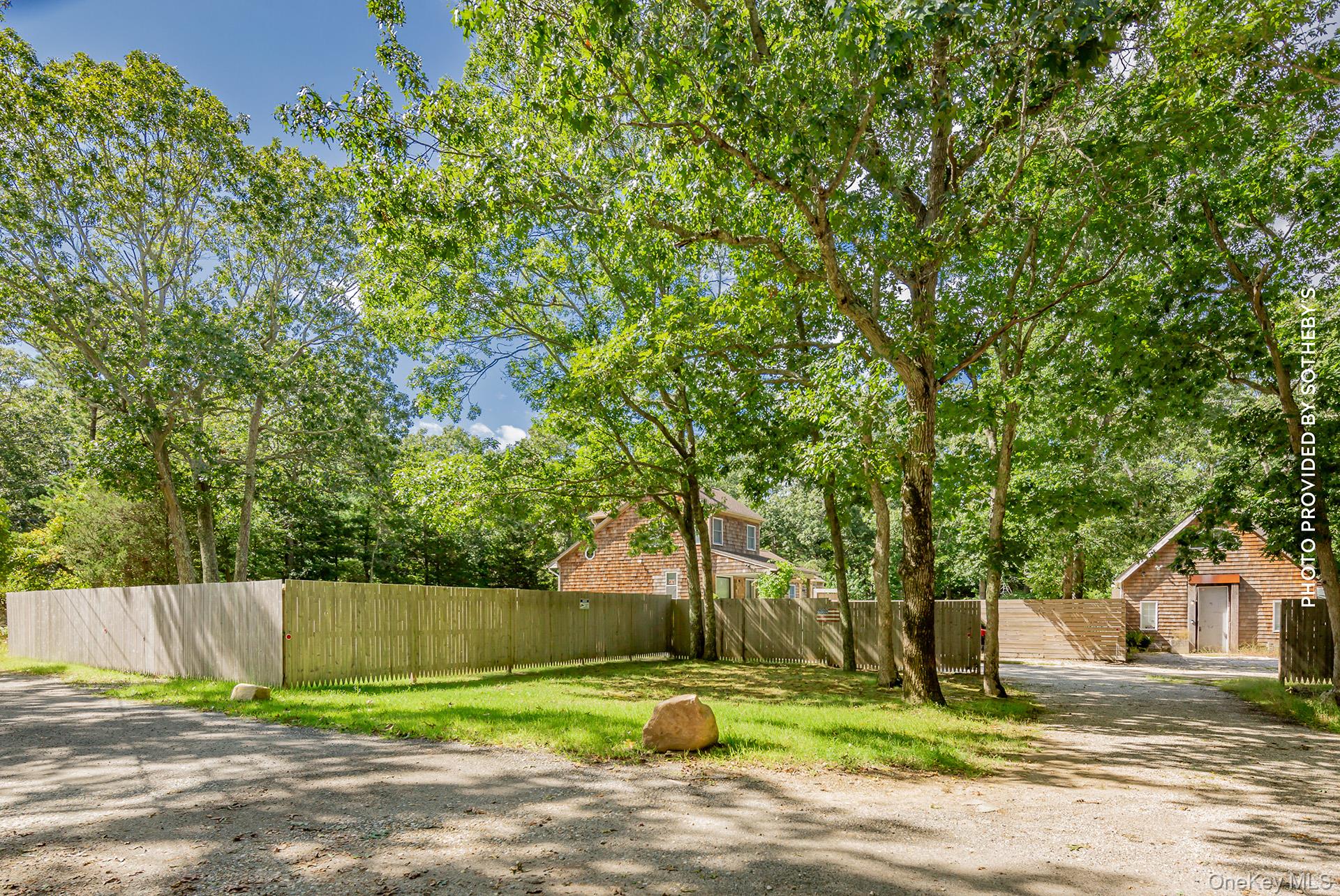 125 Neck Path Property Photo 6