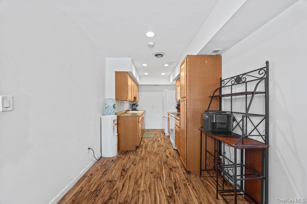 21 Alhambra Drive Property Photo 8