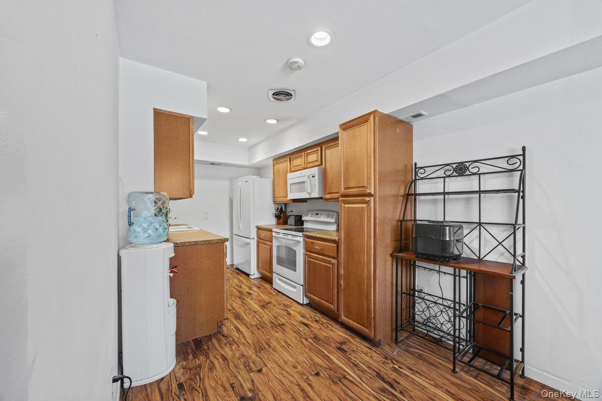 21 Alhambra Drive Property Photo 9