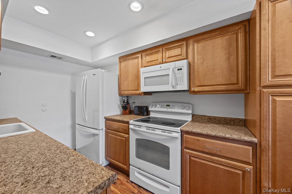 21 Alhambra Drive Property Photo 10