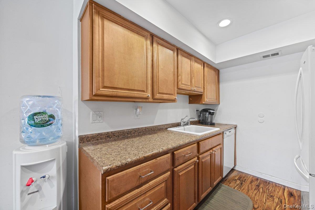 21 Alhambra Drive Property Photo 12