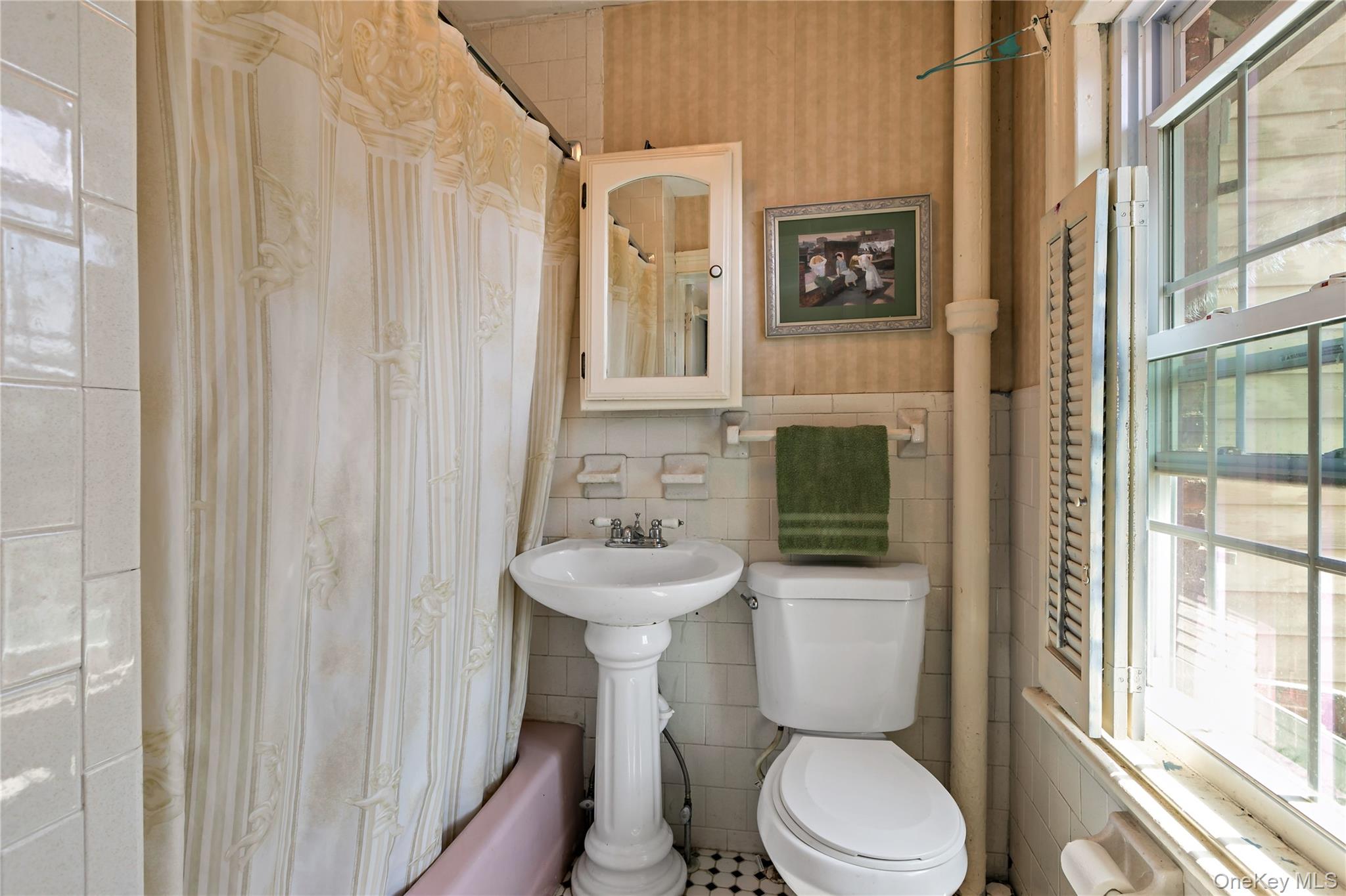 7 Railroad Avenue Property Photo 13