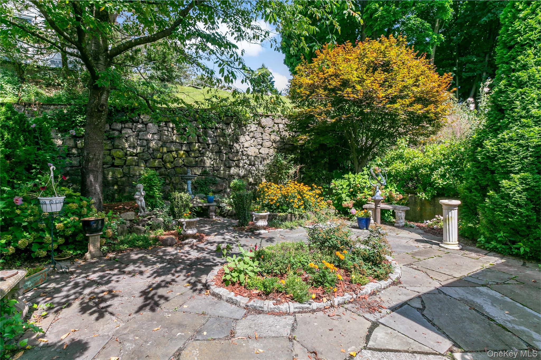 7 Railroad Avenue Property Photo 17