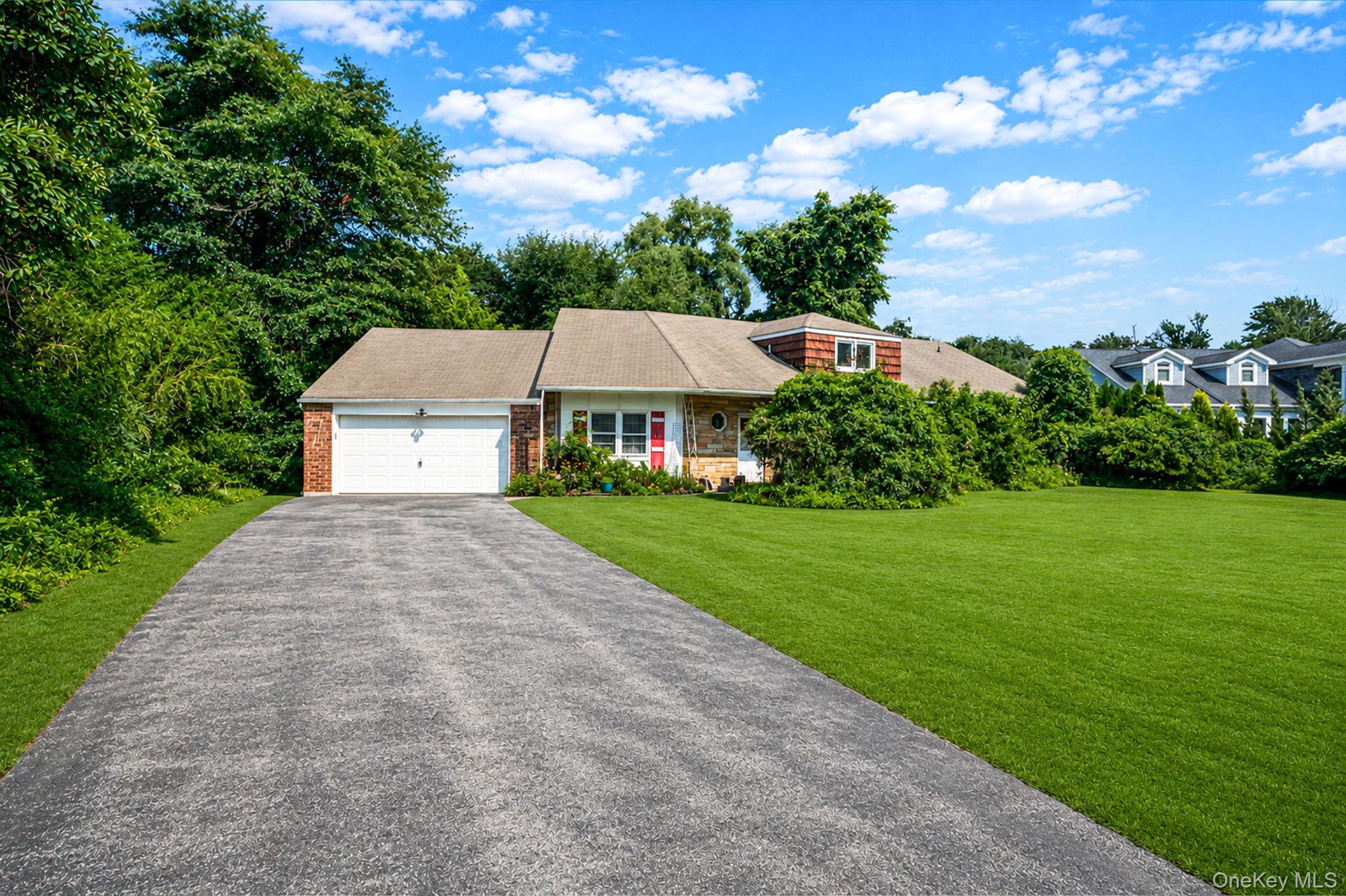 893 Gardiner Drive Property Photo 1