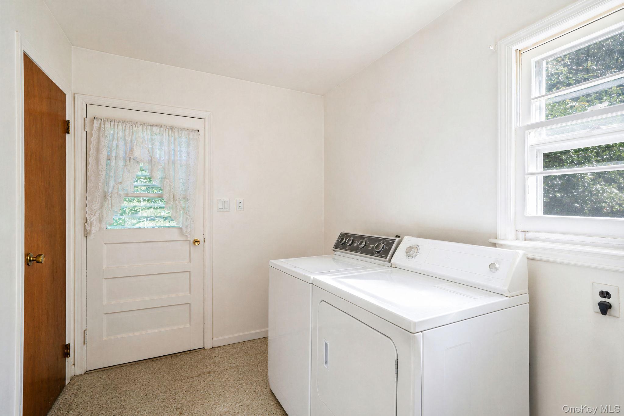 893 Gardiner Drive Property Photo 38