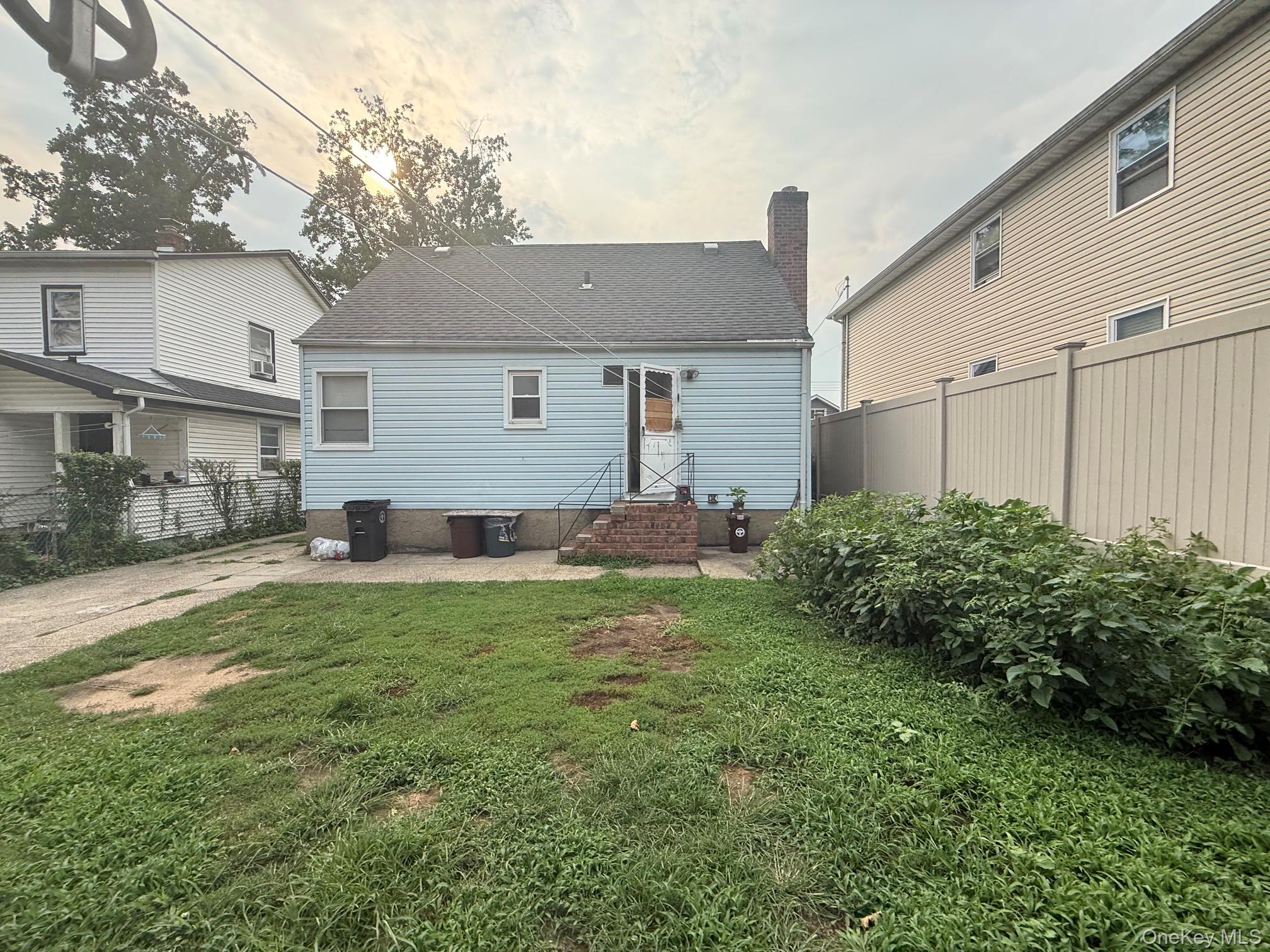 13619 220th Place Property Photo 3