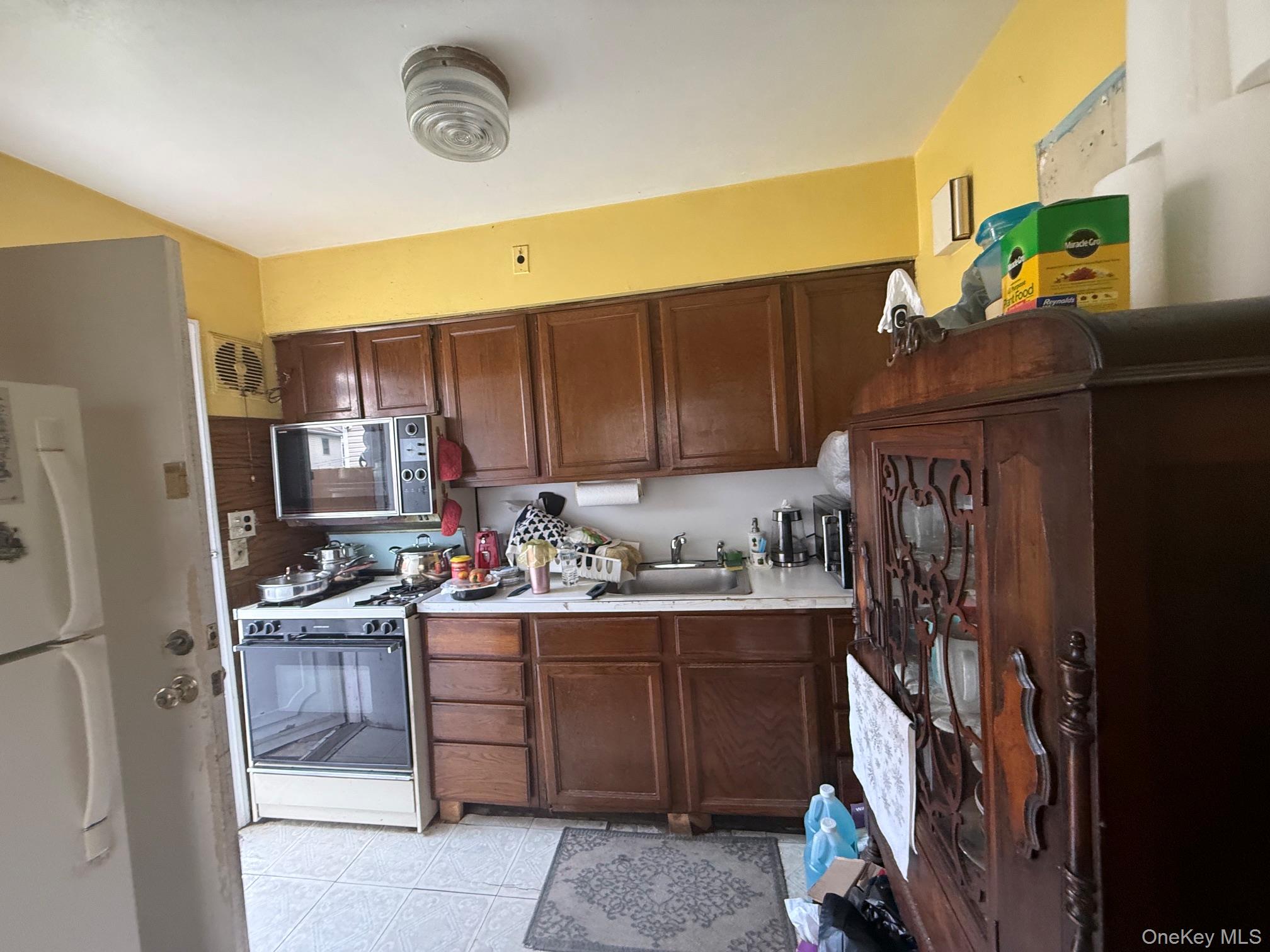 13619 220th Place Property Photo 6