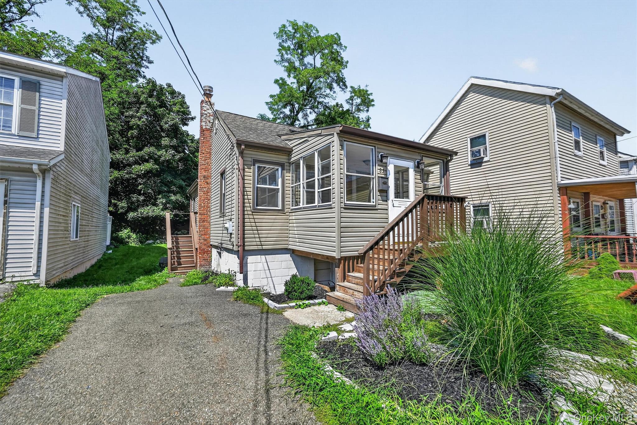 83 Center Street Property Photo 3