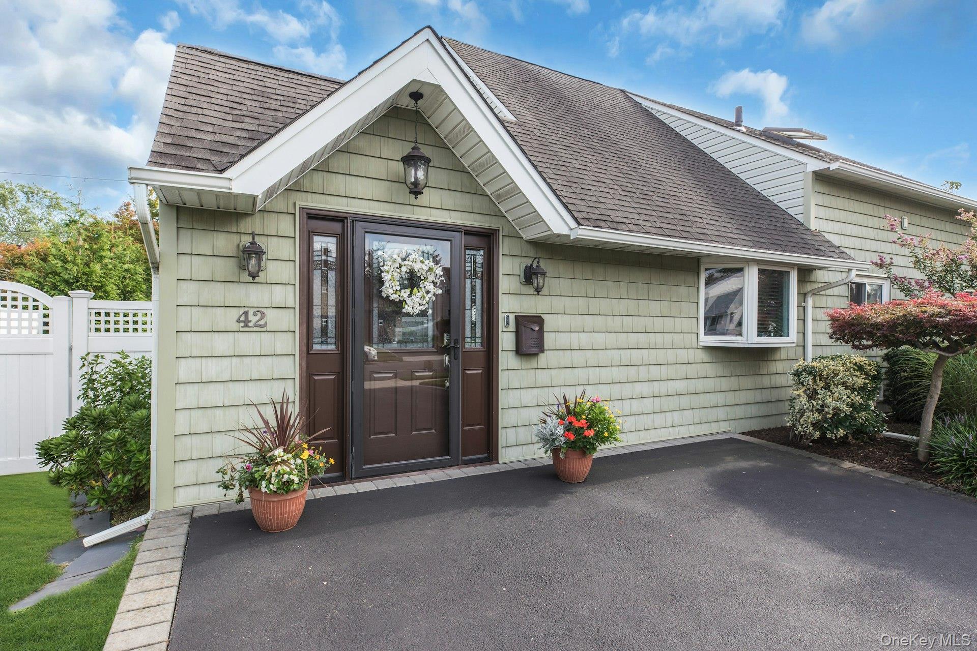 42 Dock Lane Property Photo 2