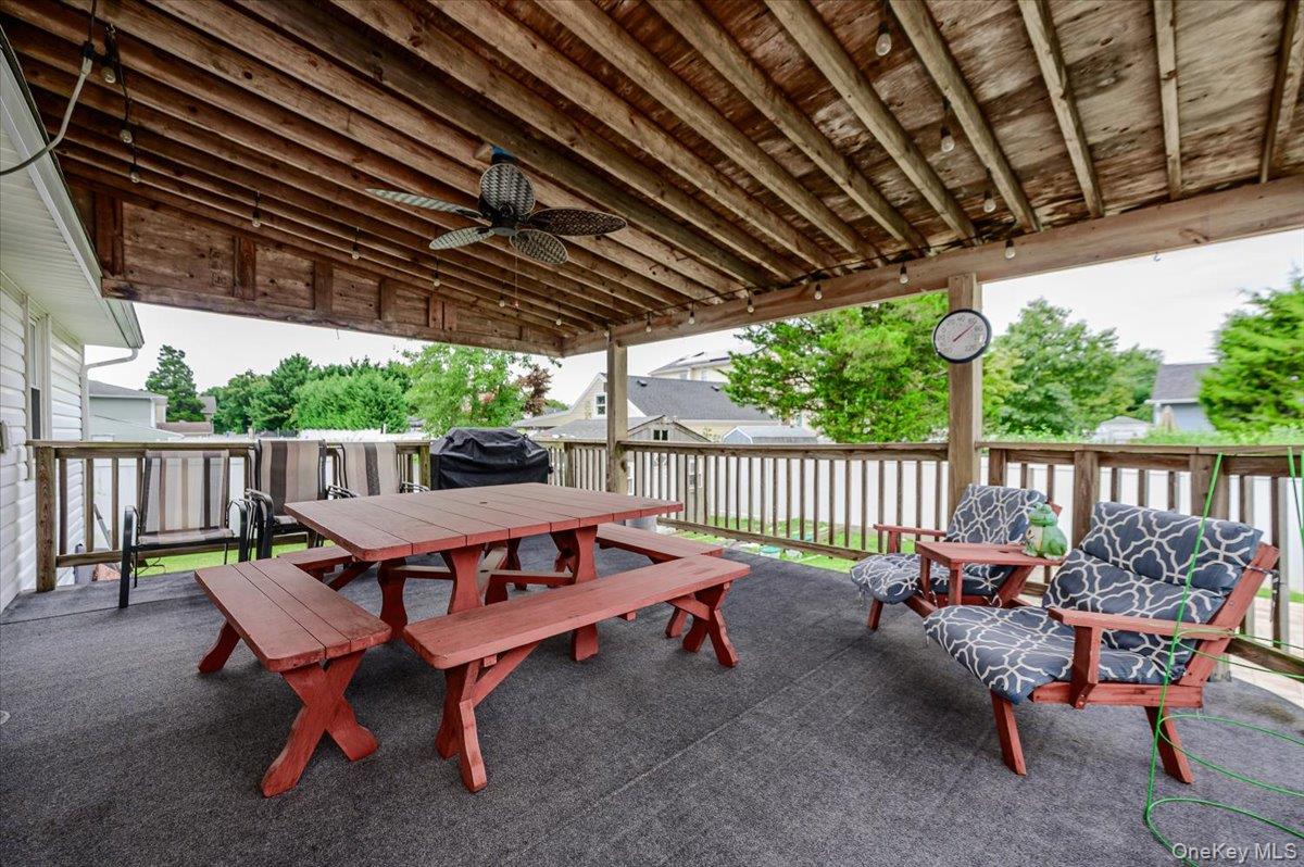 694 Pease Lane Property Photo 4
