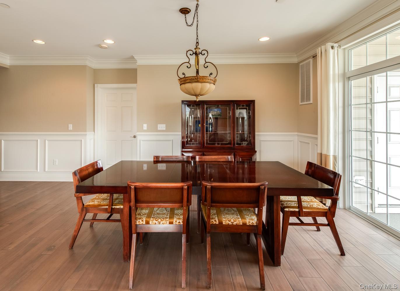 734 Regency Drive Property Photo 10