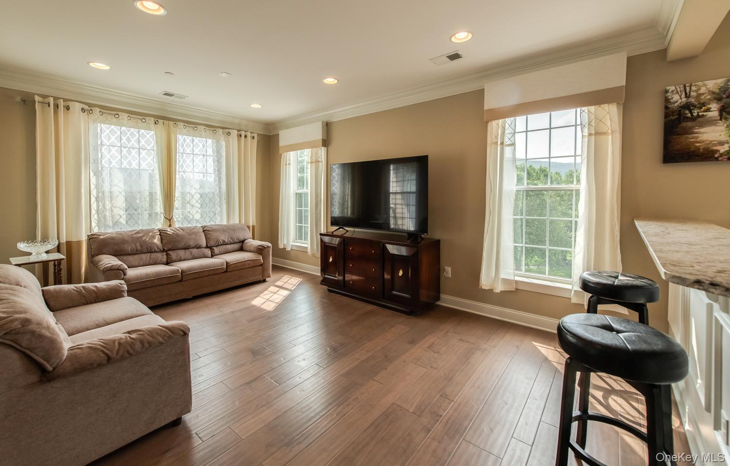 734 Regency Drive Property Photo 12