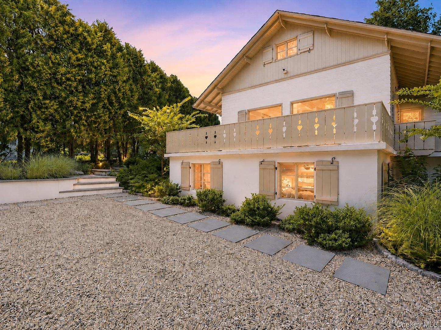 1040318 Property Photo 2