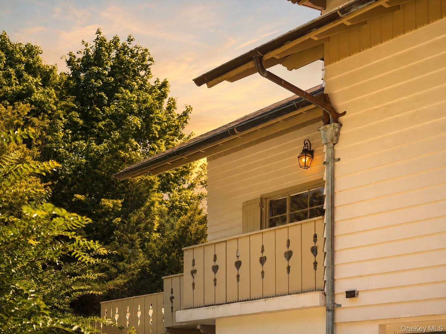 1040318 Property Photo 4
