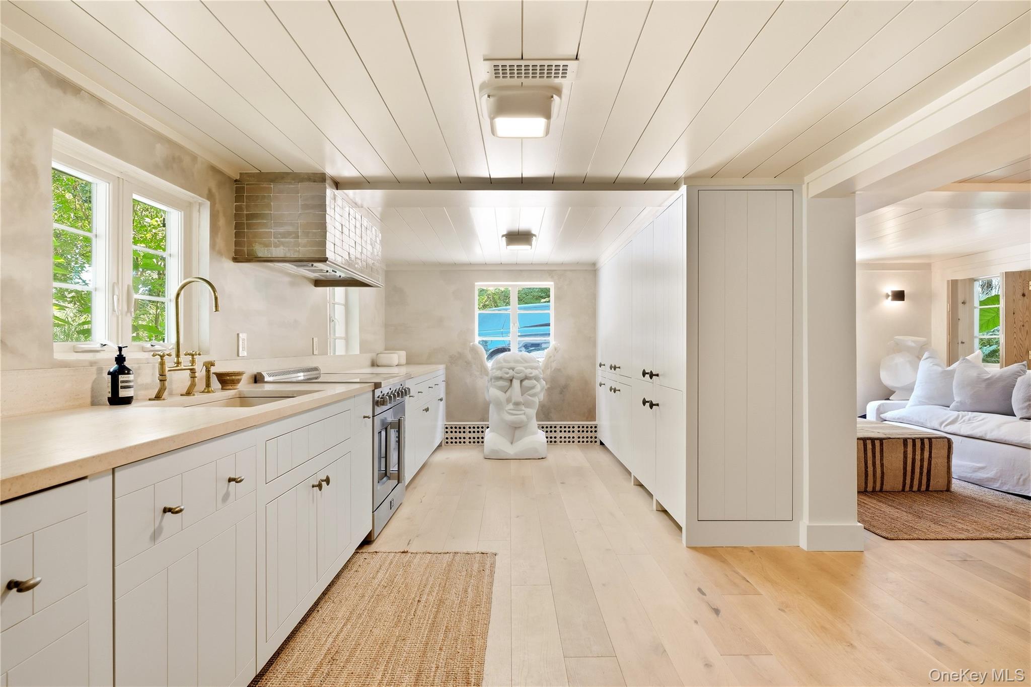 1040318 Property Photo 7