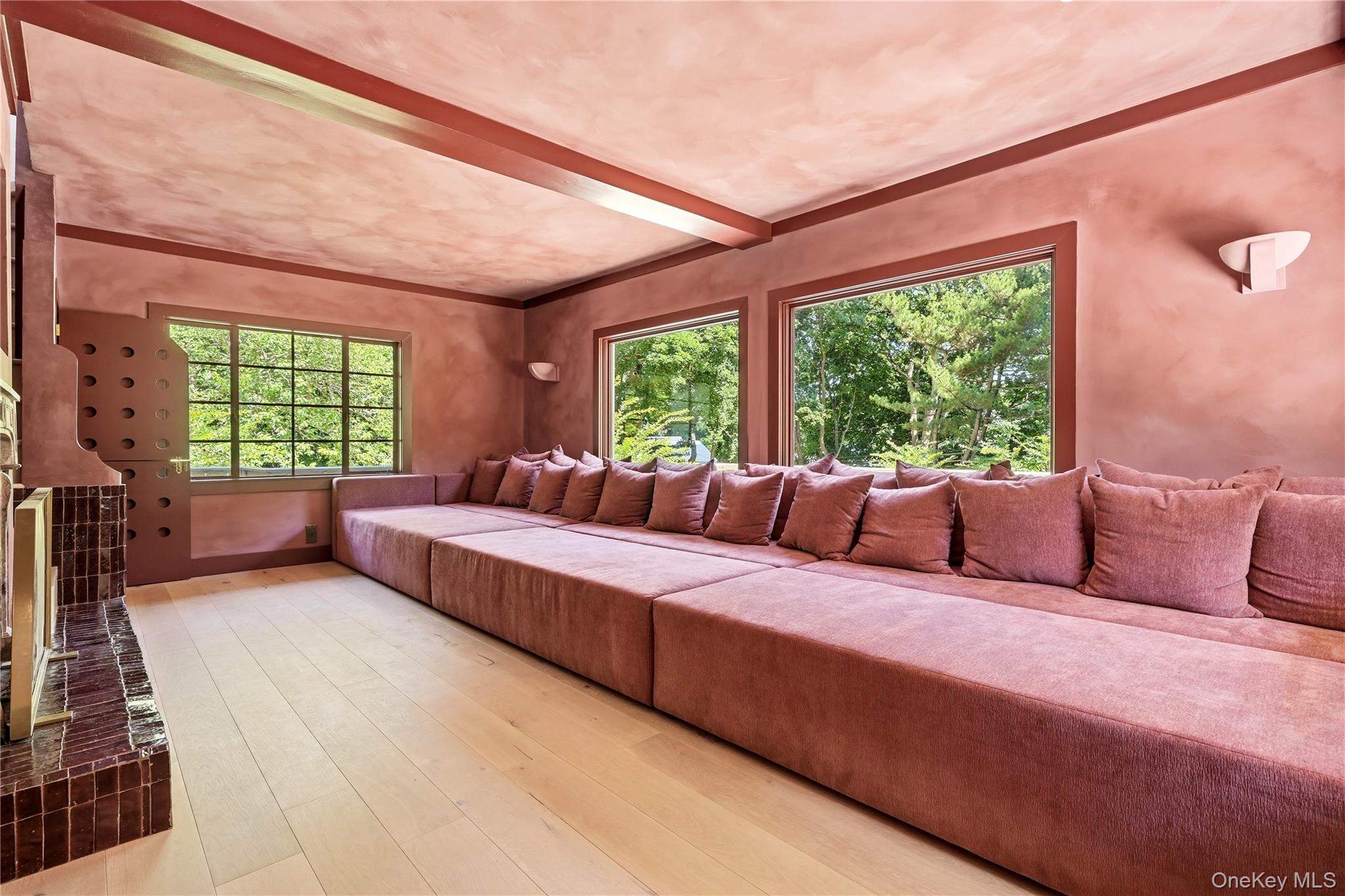 1040318 Property Photo 13