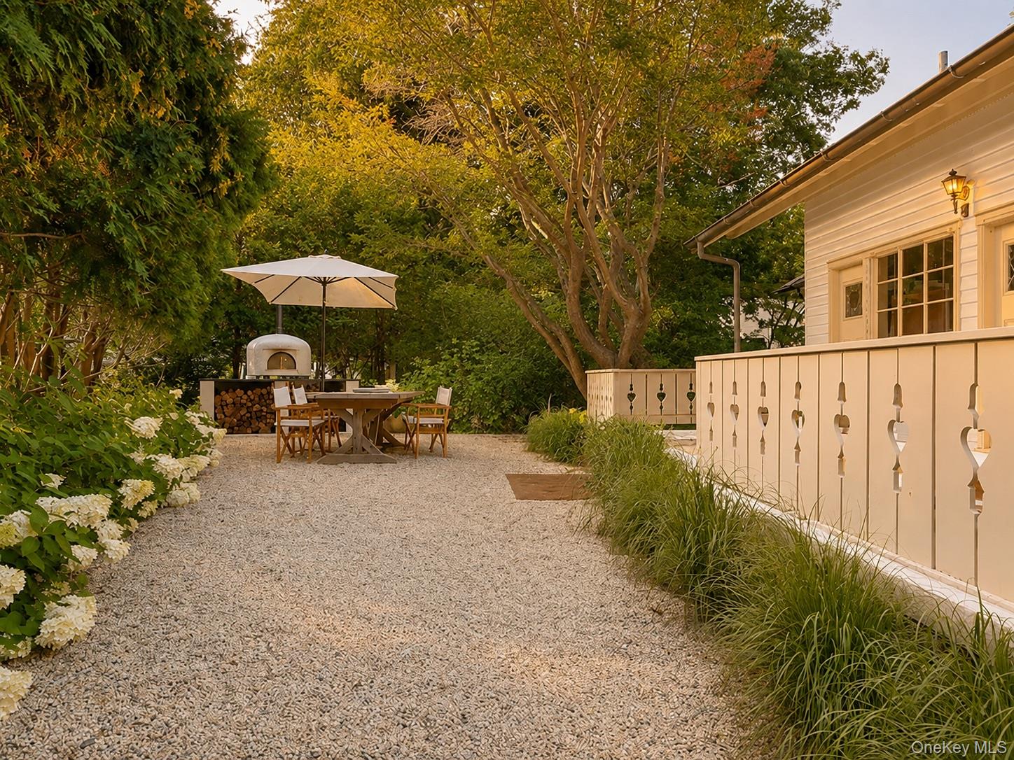 1040318 Property Photo 23