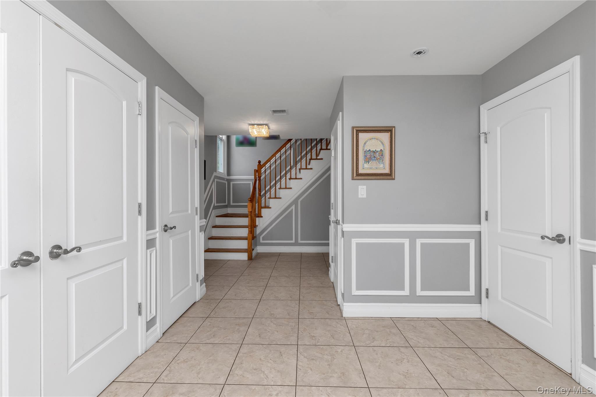 647 Jarvis Avenue Property Photo 5