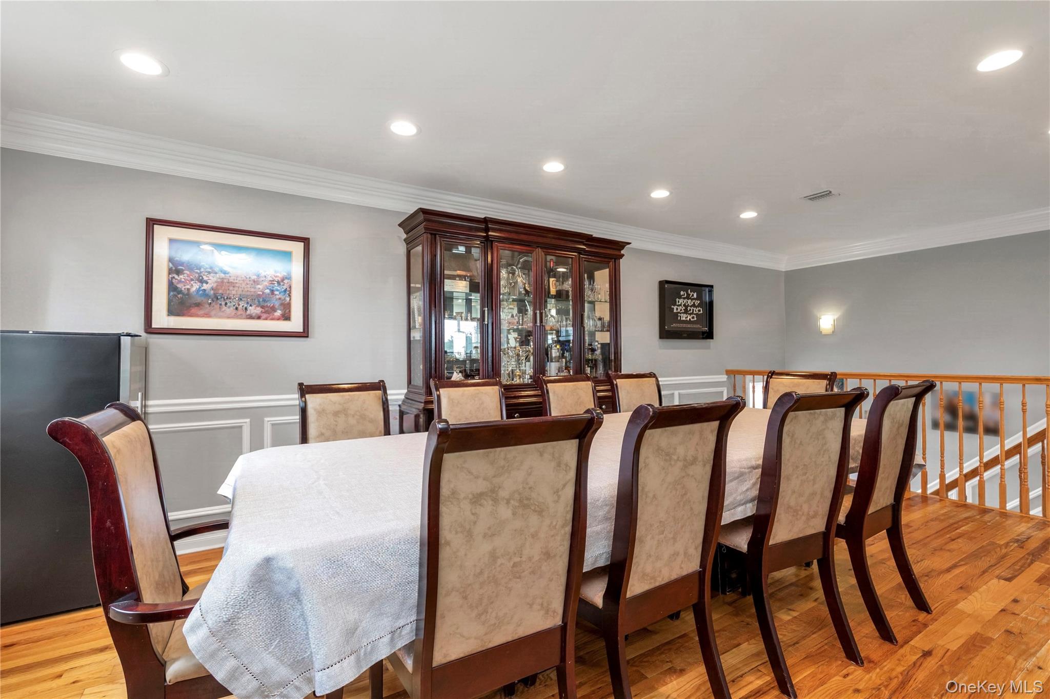 647 Jarvis Avenue Property Photo 7