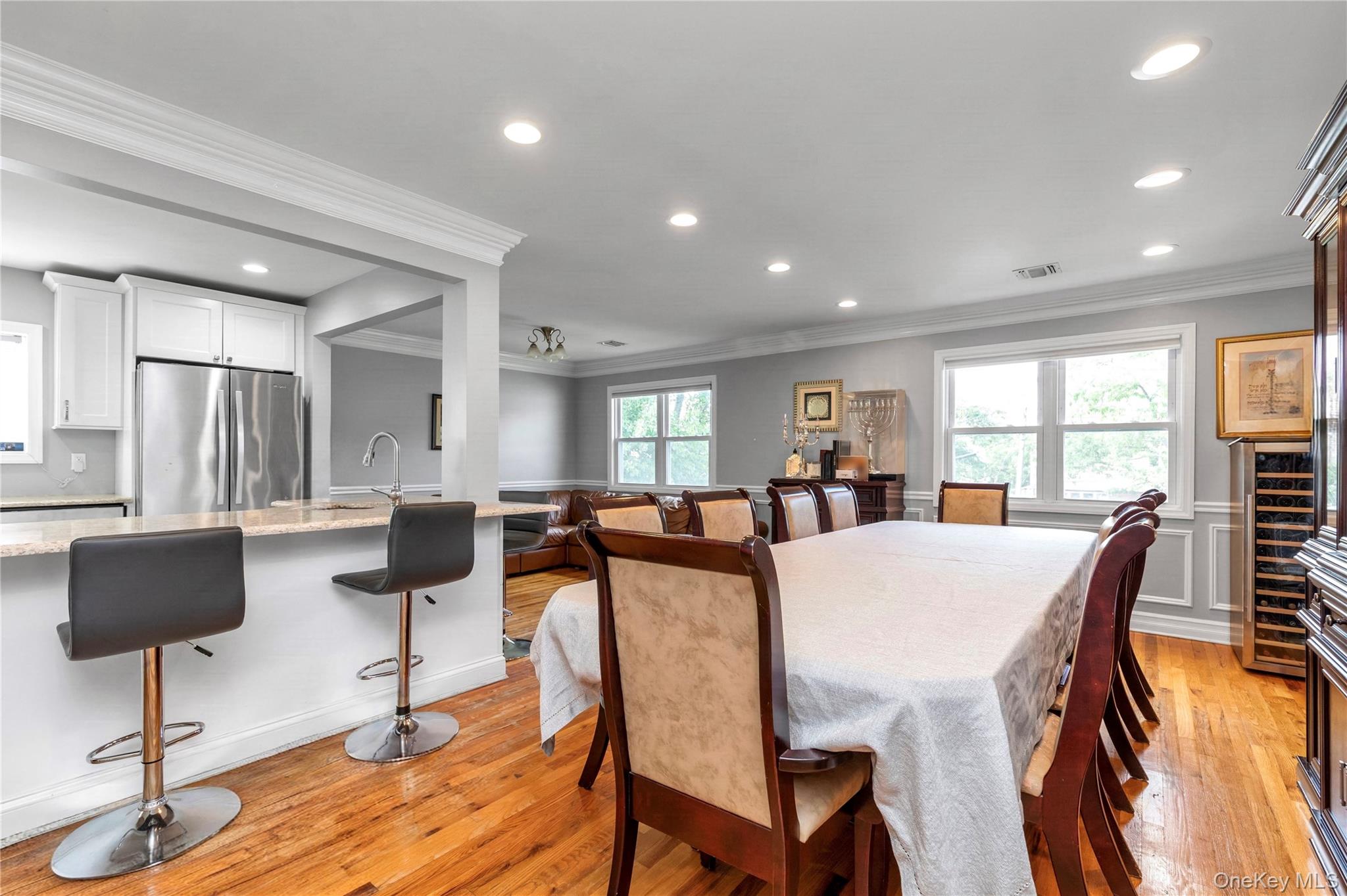 647 Jarvis Avenue Property Photo 8