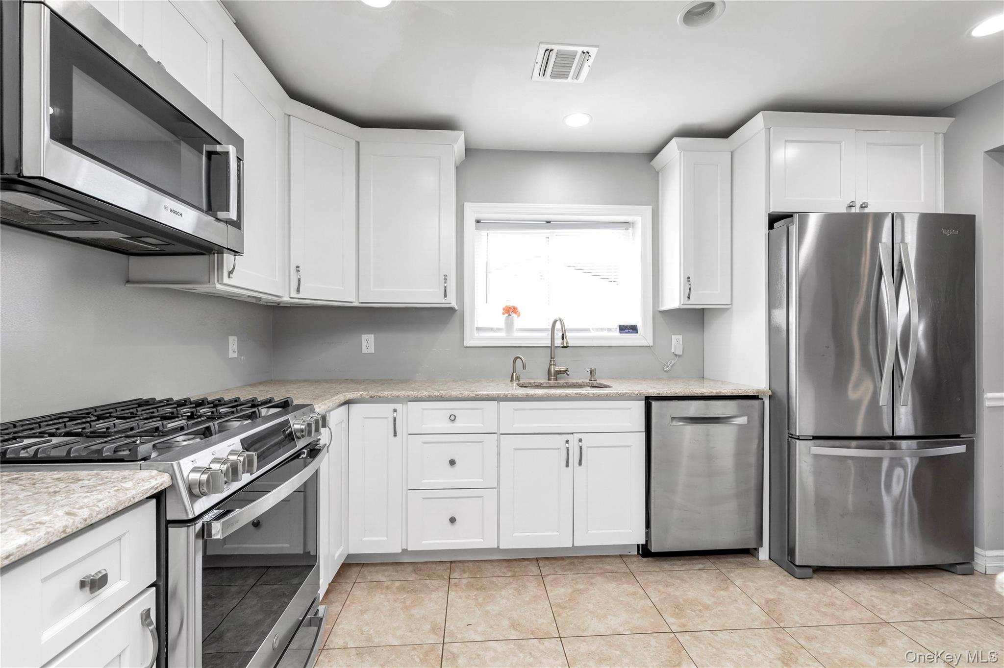647 Jarvis Avenue Property Photo 9