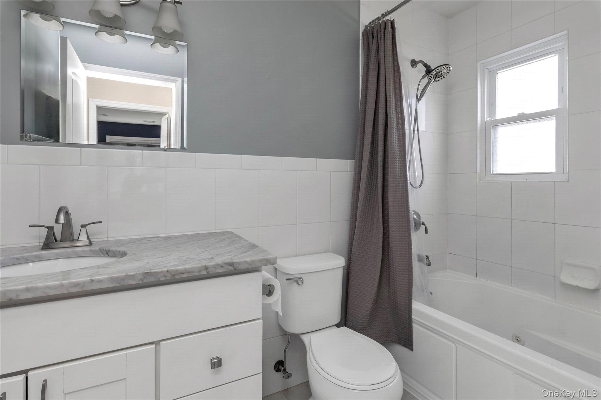 647 Jarvis Avenue Property Photo 14