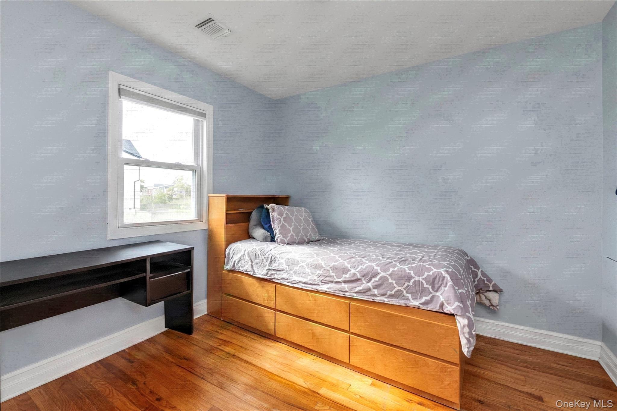 647 Jarvis Avenue Property Photo 16