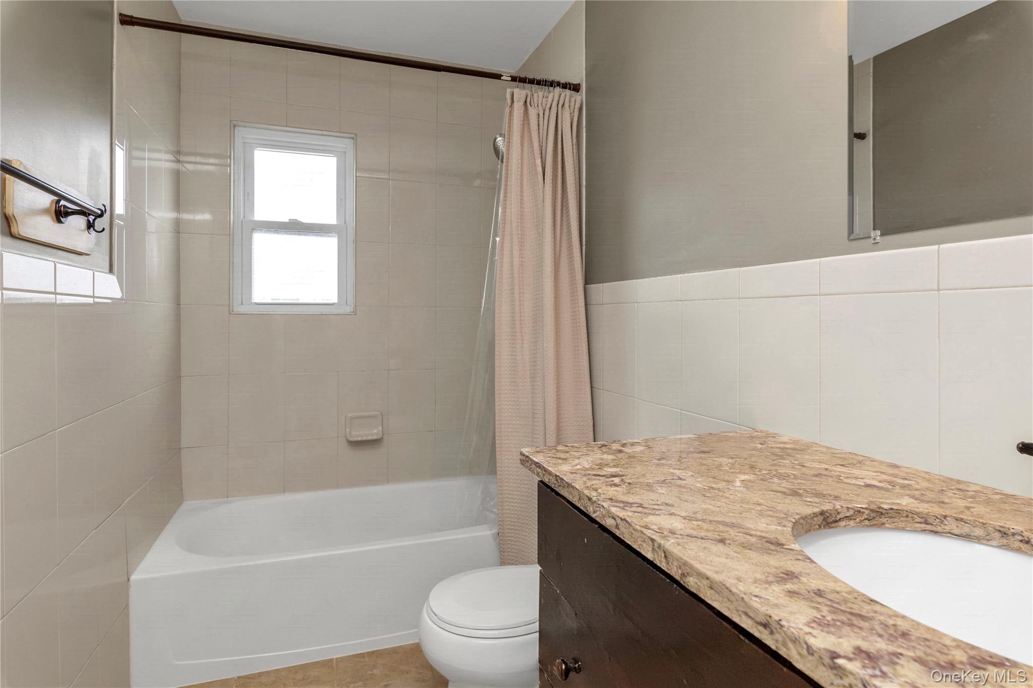 647 Jarvis Avenue Property Photo 17