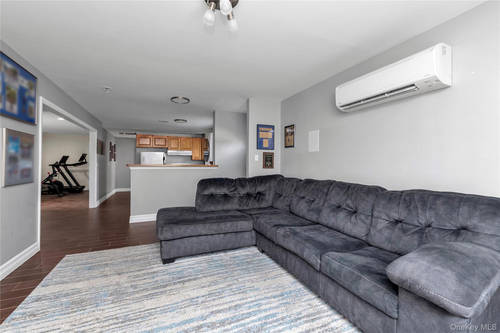 647 Jarvis Avenue Property Photo 21