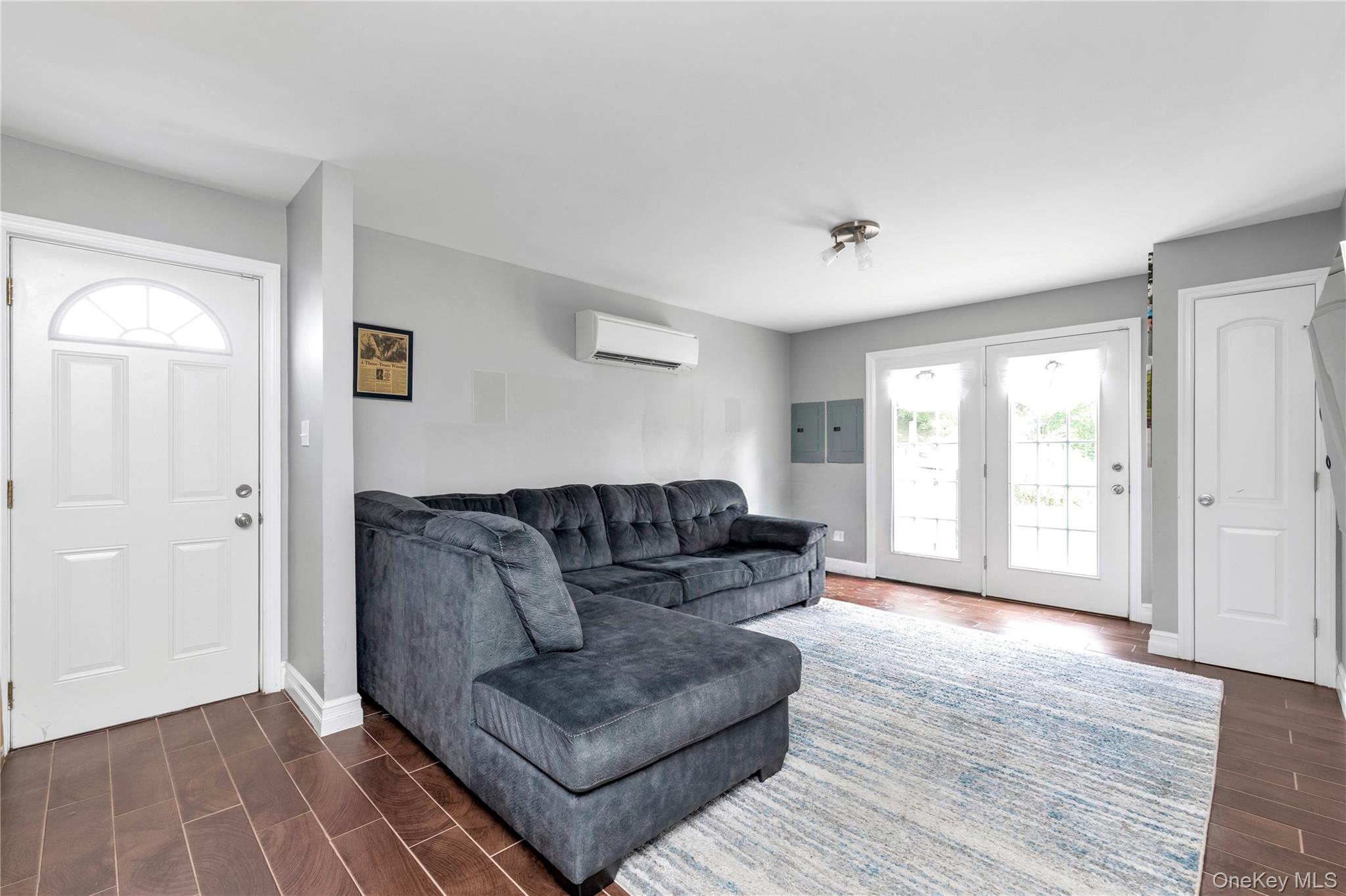647 Jarvis Avenue Property Photo 22