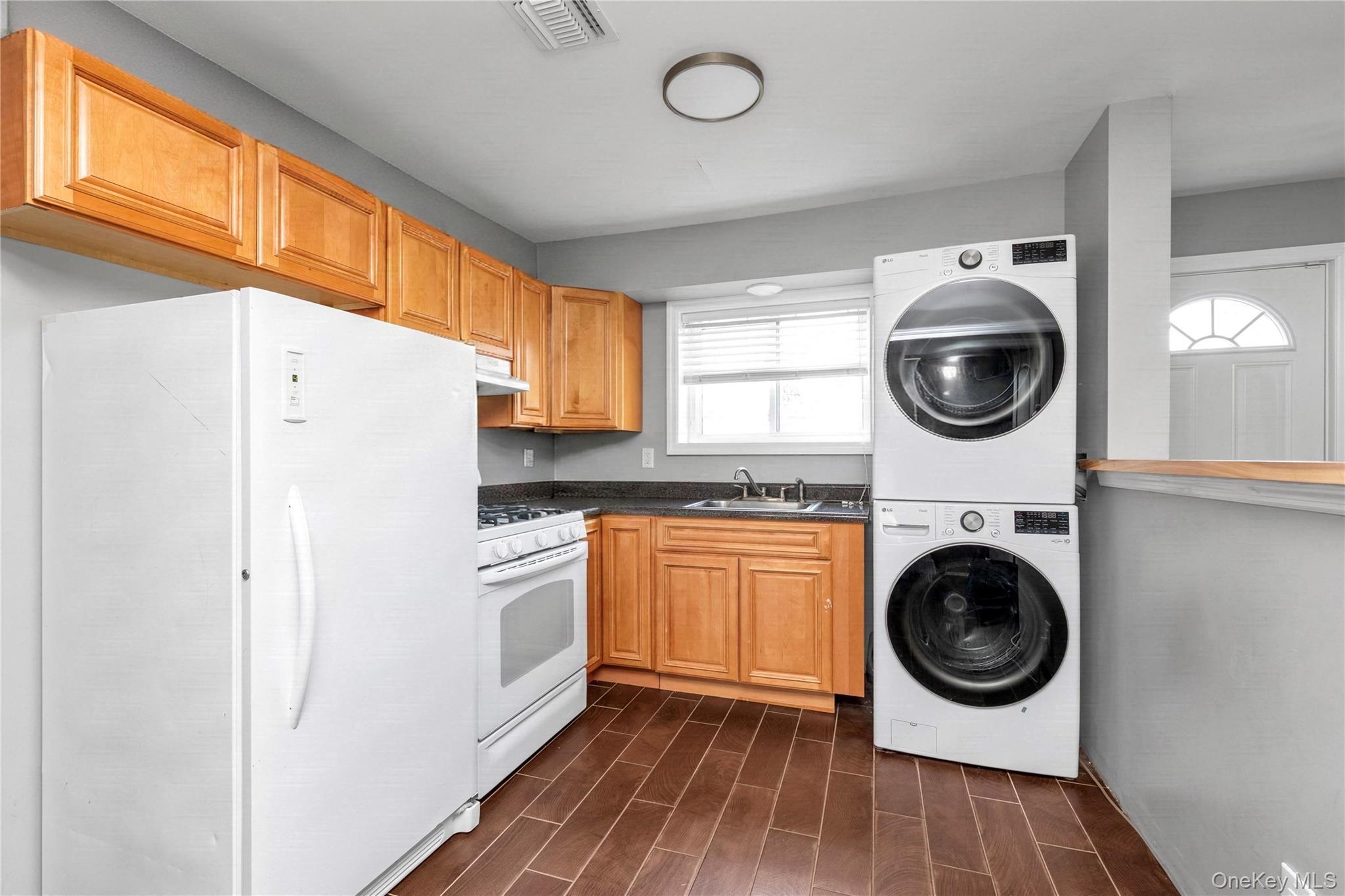 647 Jarvis Avenue Property Photo 23