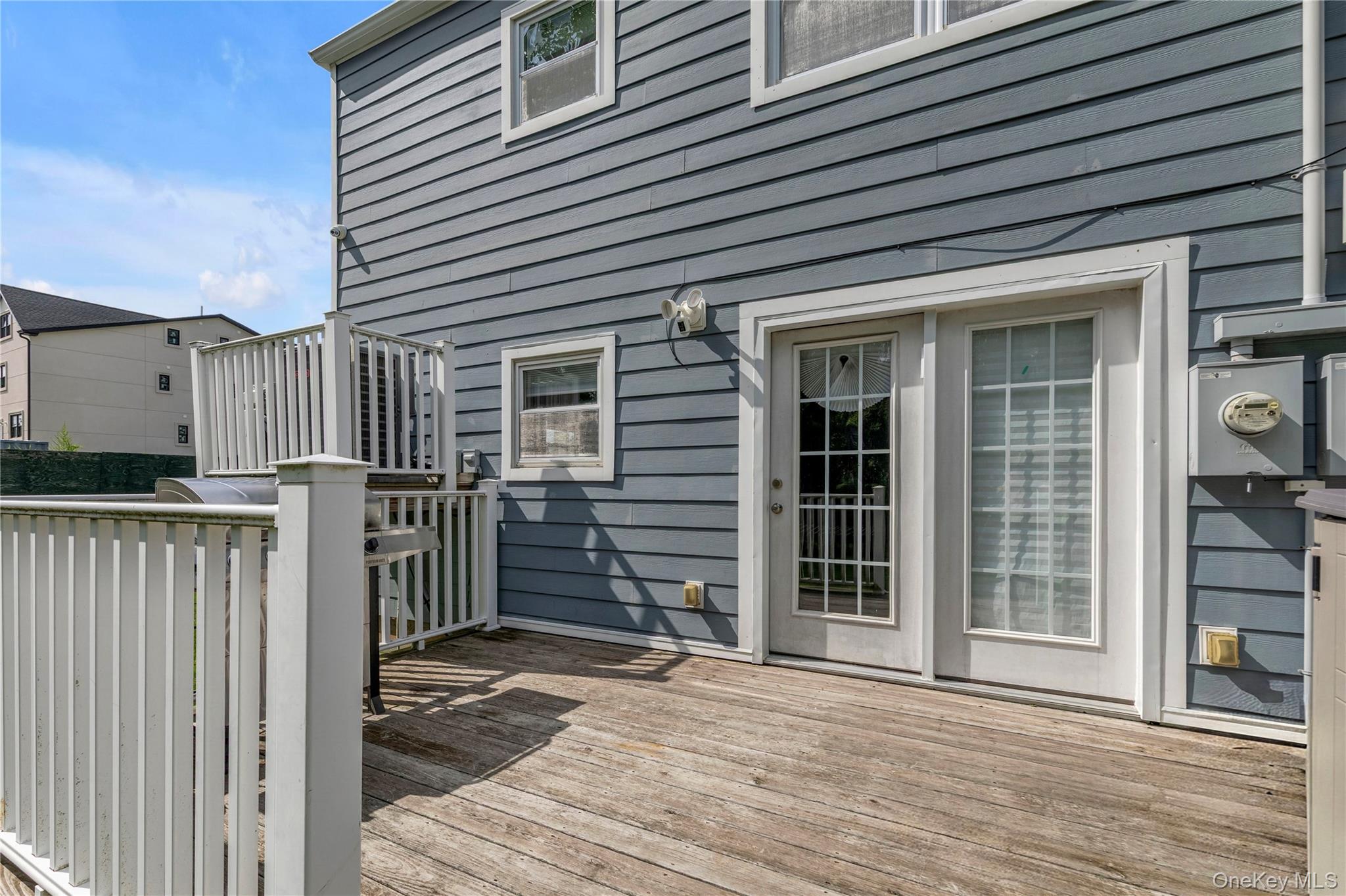 647 Jarvis Avenue Property Photo 26