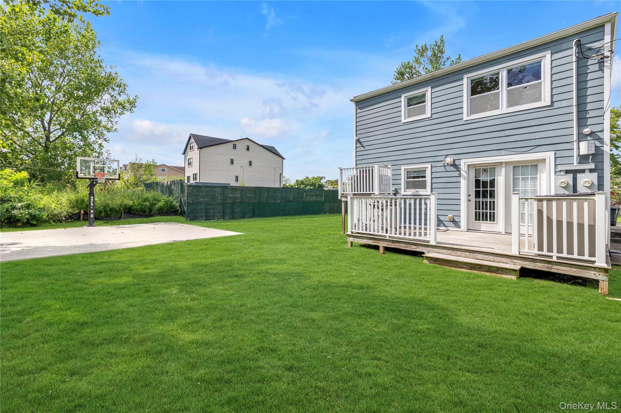 647 Jarvis Avenue Property Photo 27