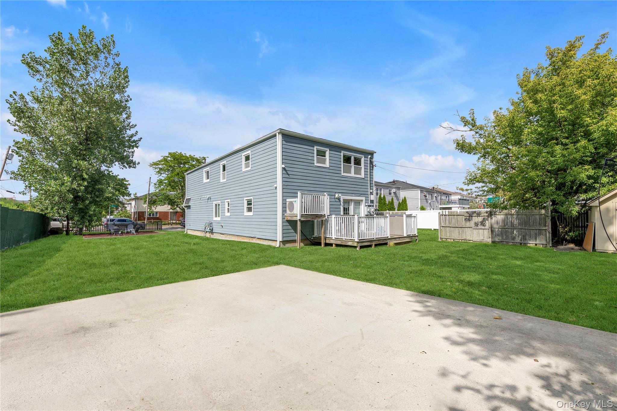 647 Jarvis Avenue Property Photo 28