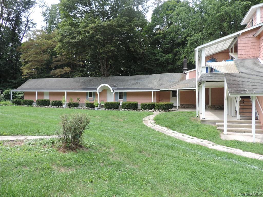 958-964 Hollow Road Property Photo 1