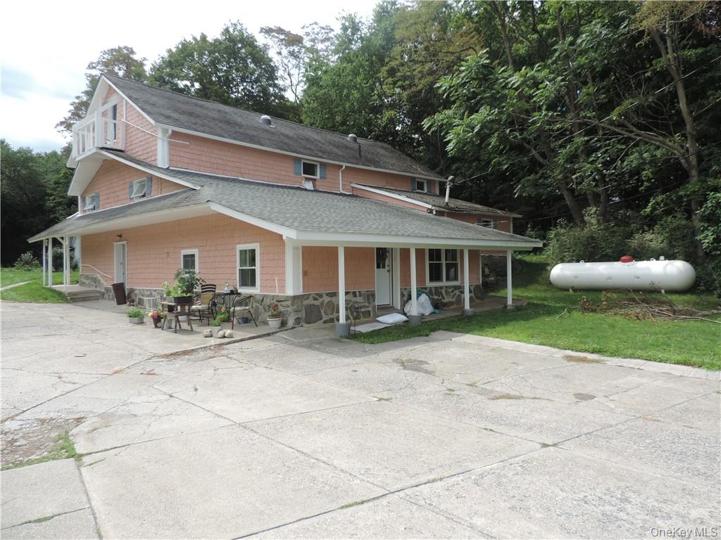 958-964 Hollow Road Property Photo 3