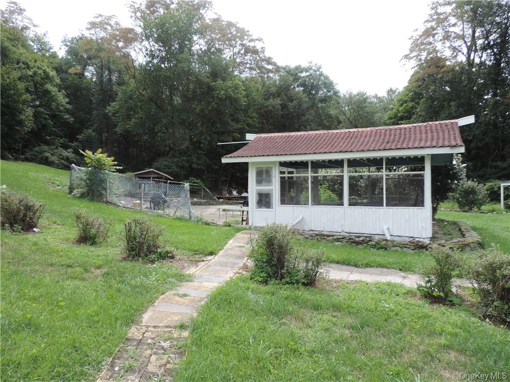 958-964 Hollow Road Property Photo 10