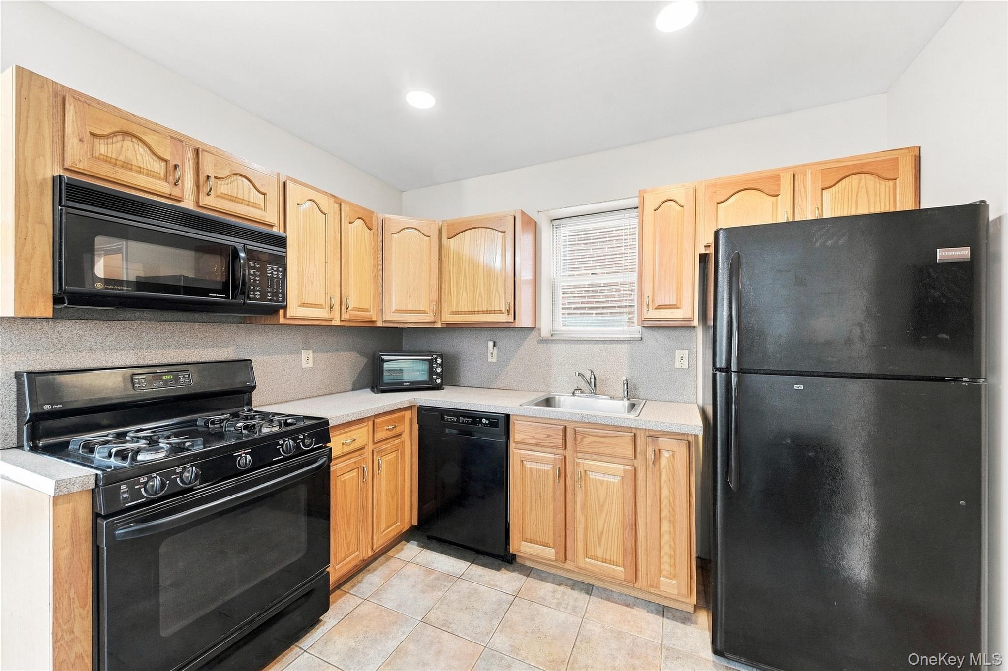 1563 Haight Avenue Property Photo 6