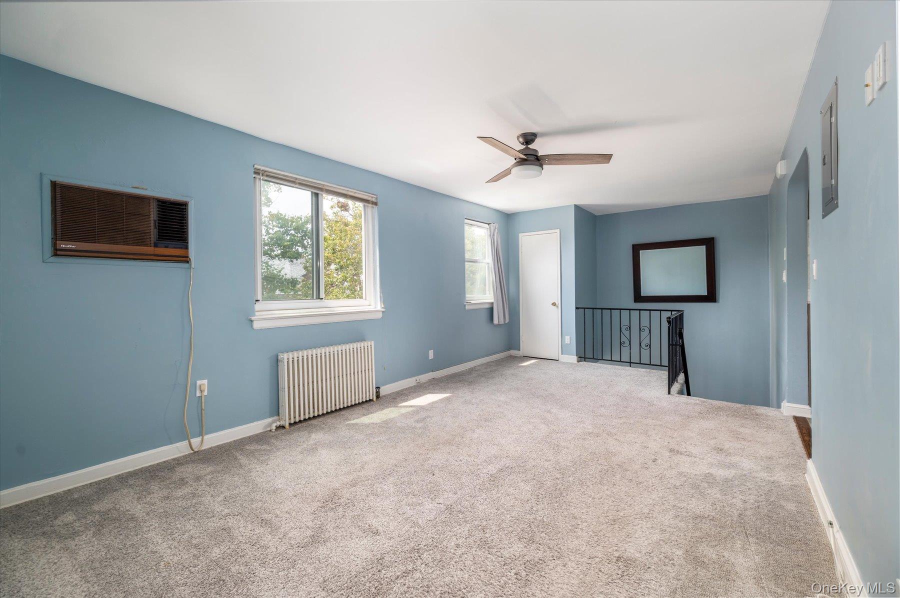 245-41b 77th Crescent 2nd Fl Property Photo 9
