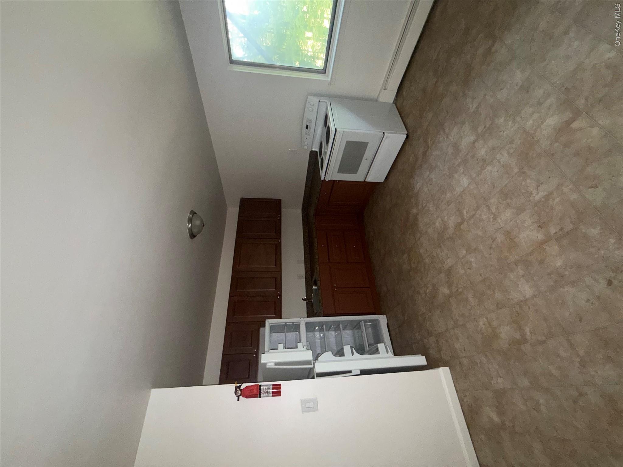 81 Shaker Heights Road Ch 22 Property Photo 3