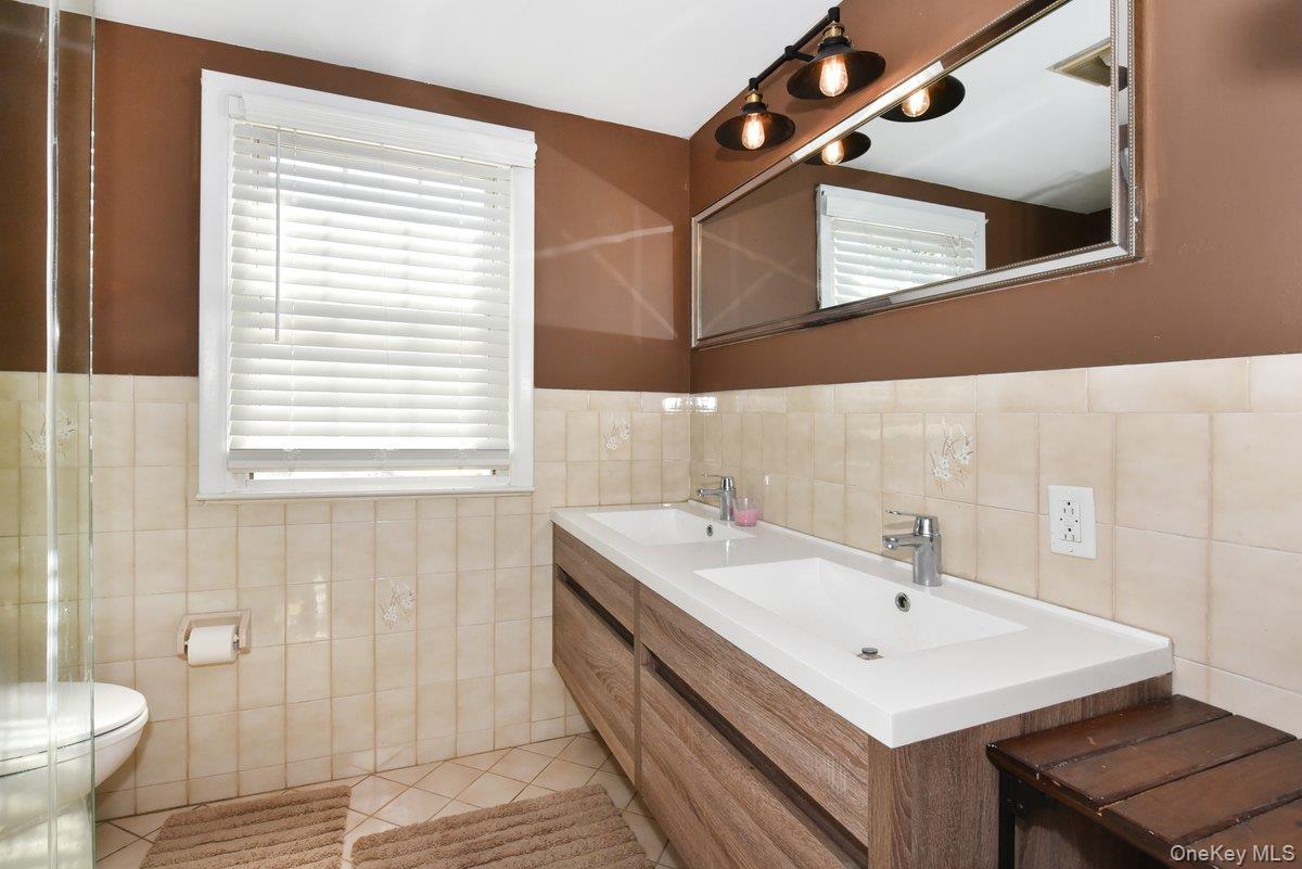 93 Gilmore Boulevard Property Photo 13