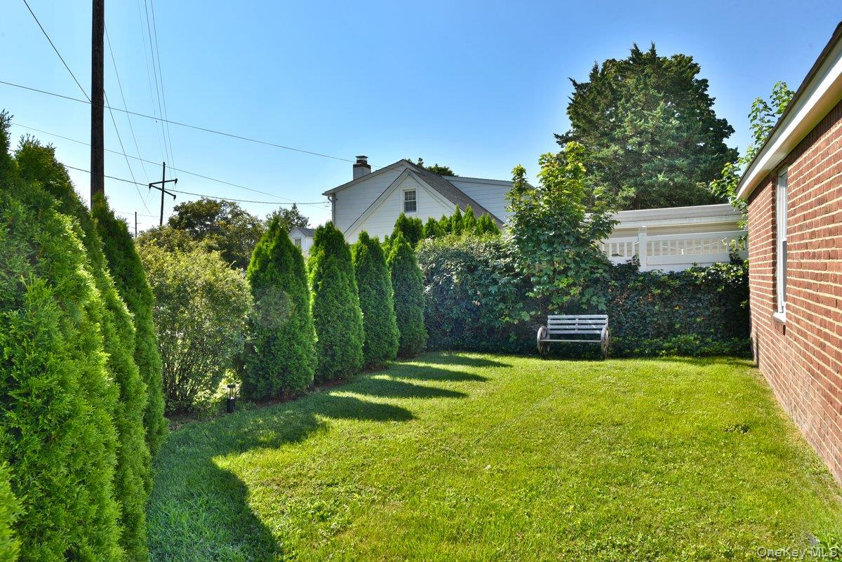 93 Gilmore Boulevard Property Photo 17