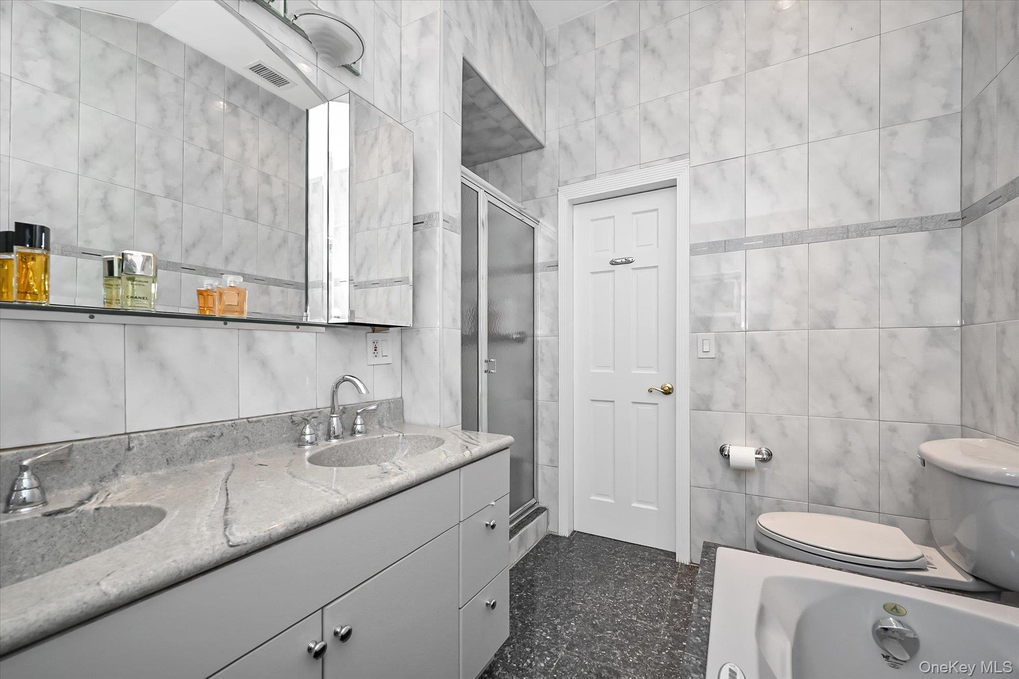 18433 Tudor Road Property Photo 13