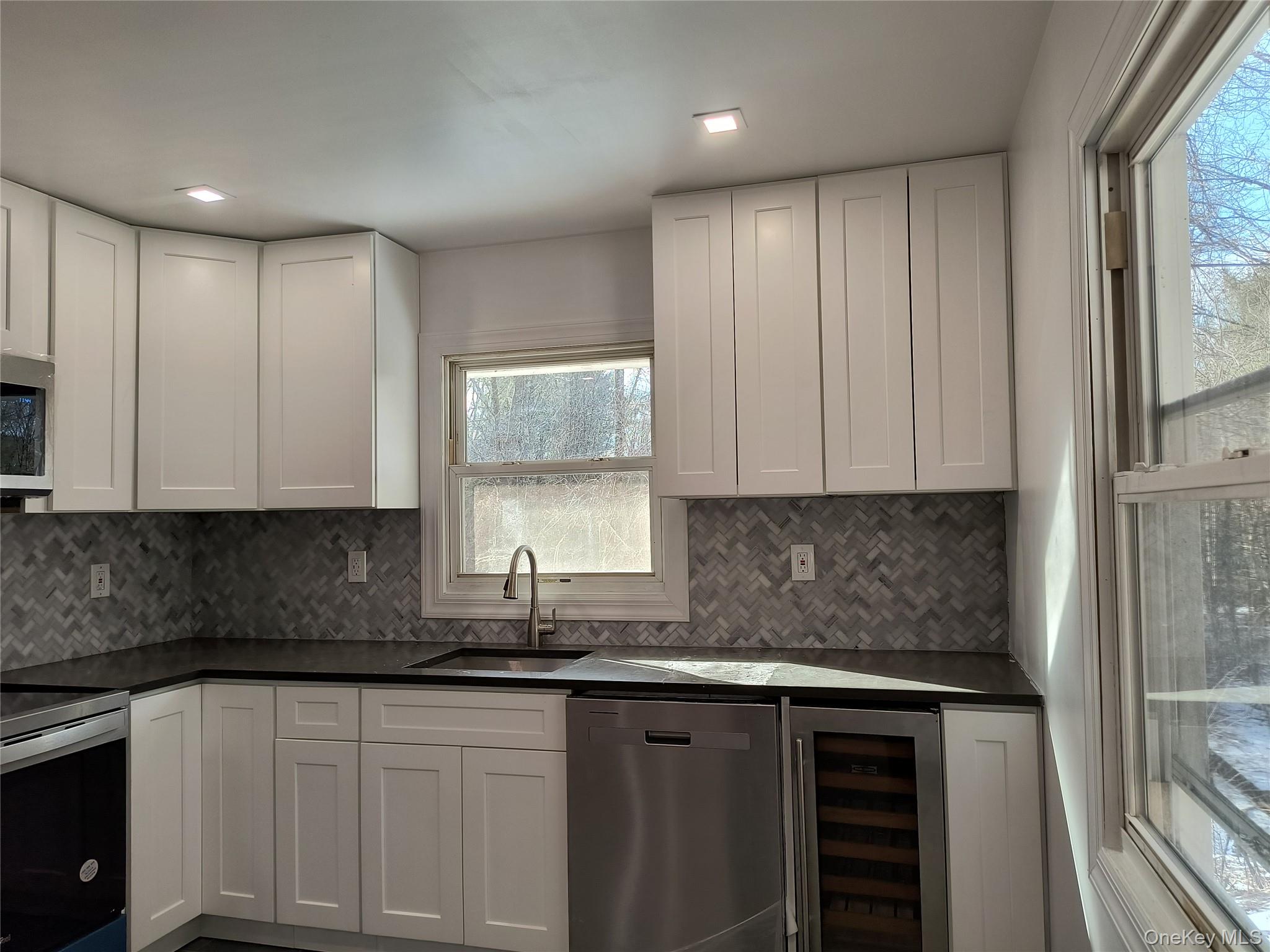 28 Pine Tree Lane Property Photo 4