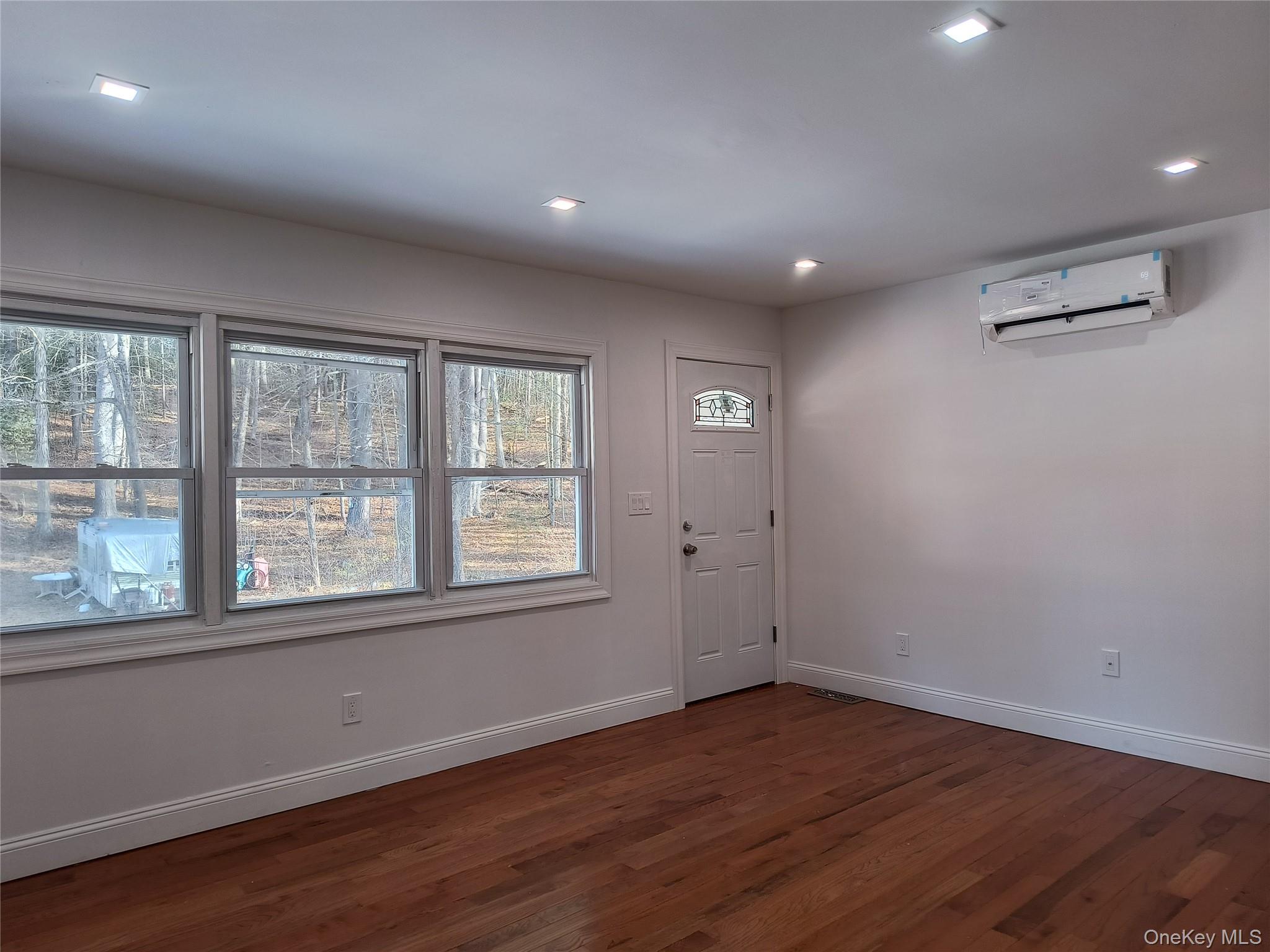 28 Pine Tree Lane Property Photo 5