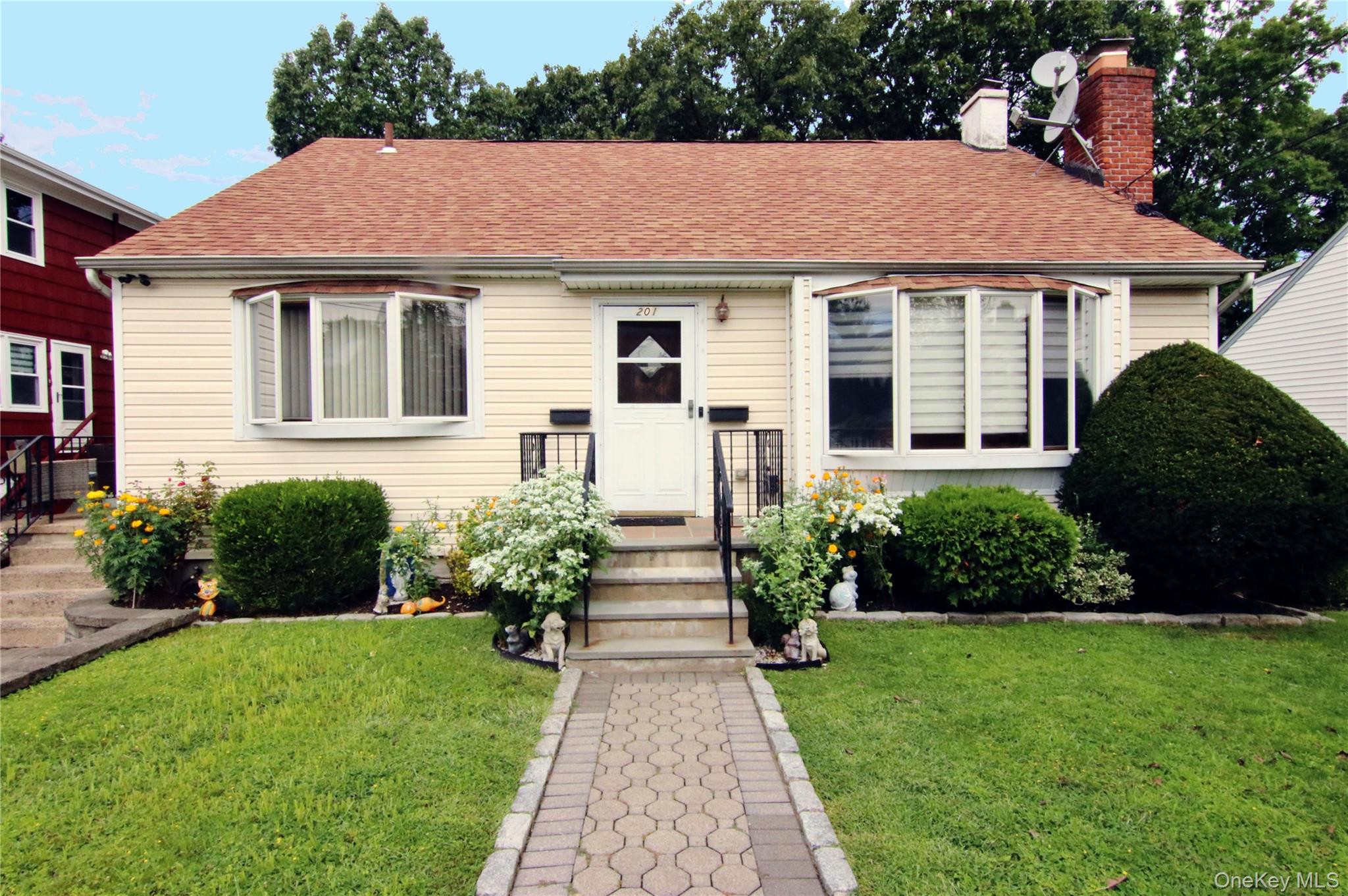 201 Bennett Avenue Property Photo 1